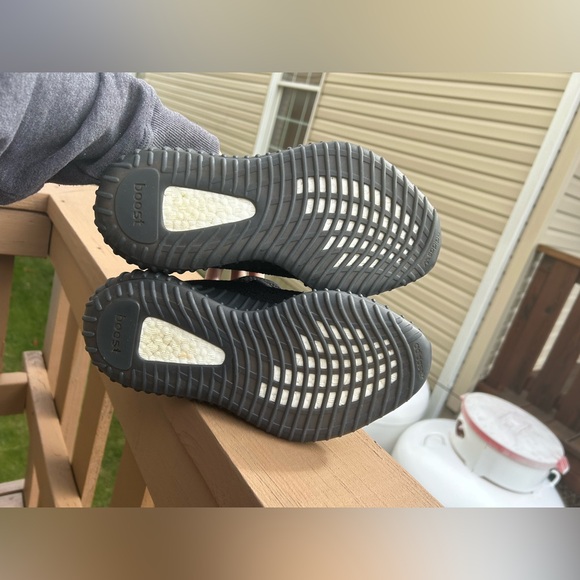 Adidas Yeezy Boost 350 - Picture 10 of 11